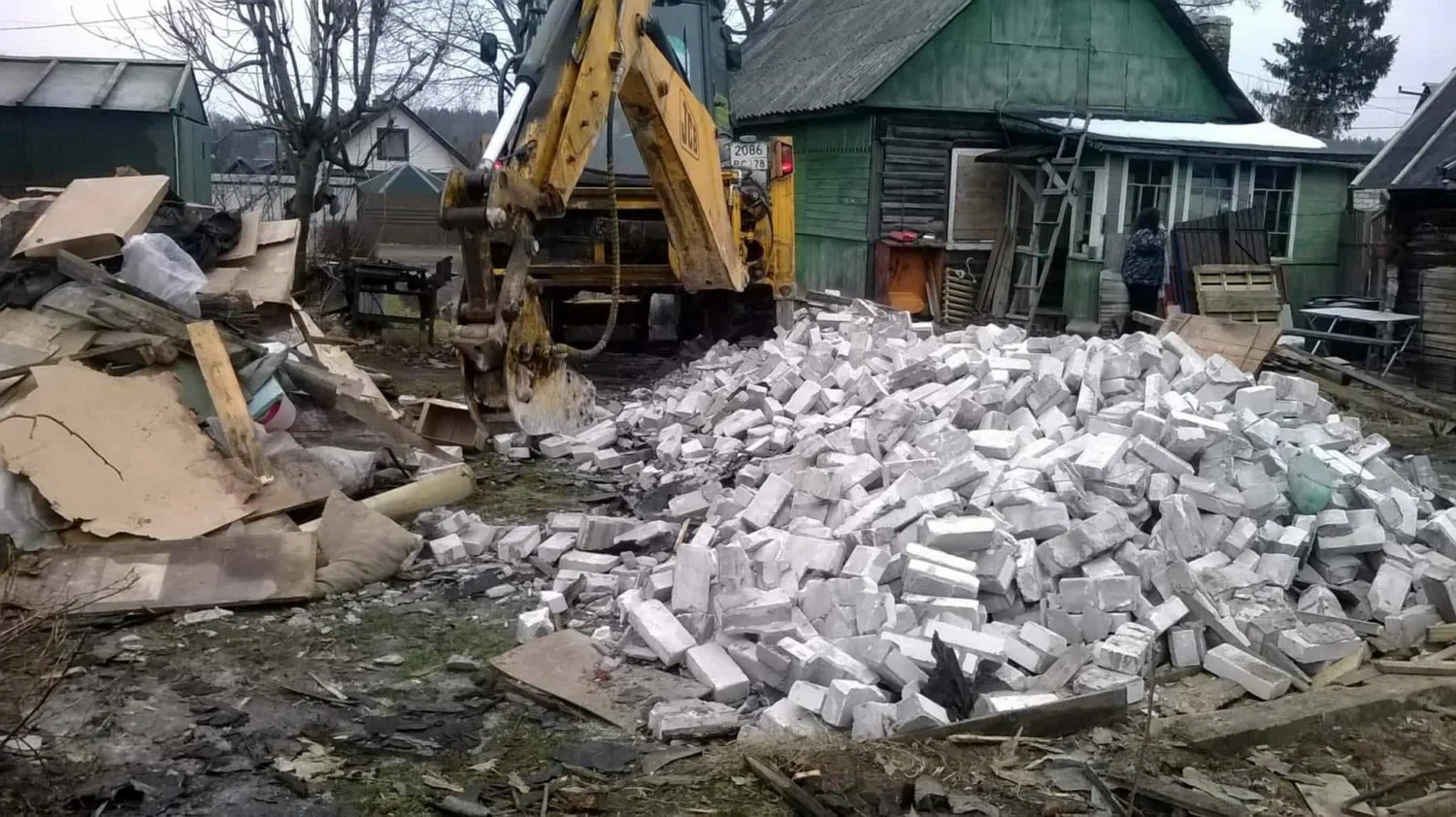 Вывоз мусора после сноса здания в Грозном от ПроМусор – цена от 5131 руб., утилизация и уборка стройотходов