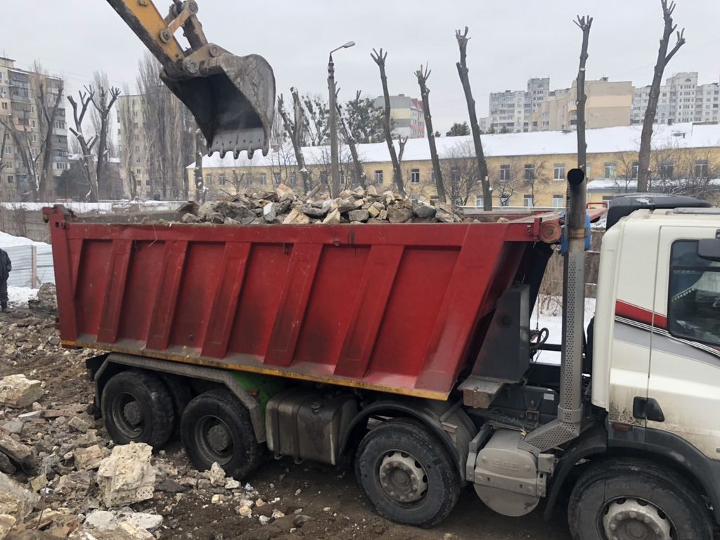 Вывоз мусора Камазом в Грозном в октябре