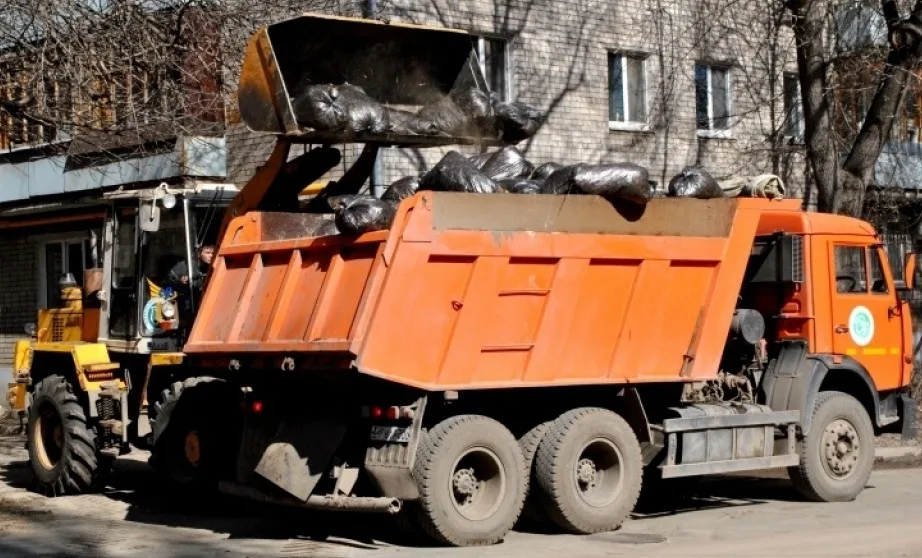 Вывоз мусора грузовым фургоном 5 тонн в Грозном – ПроМусор, аренда, цена от 1590 руб