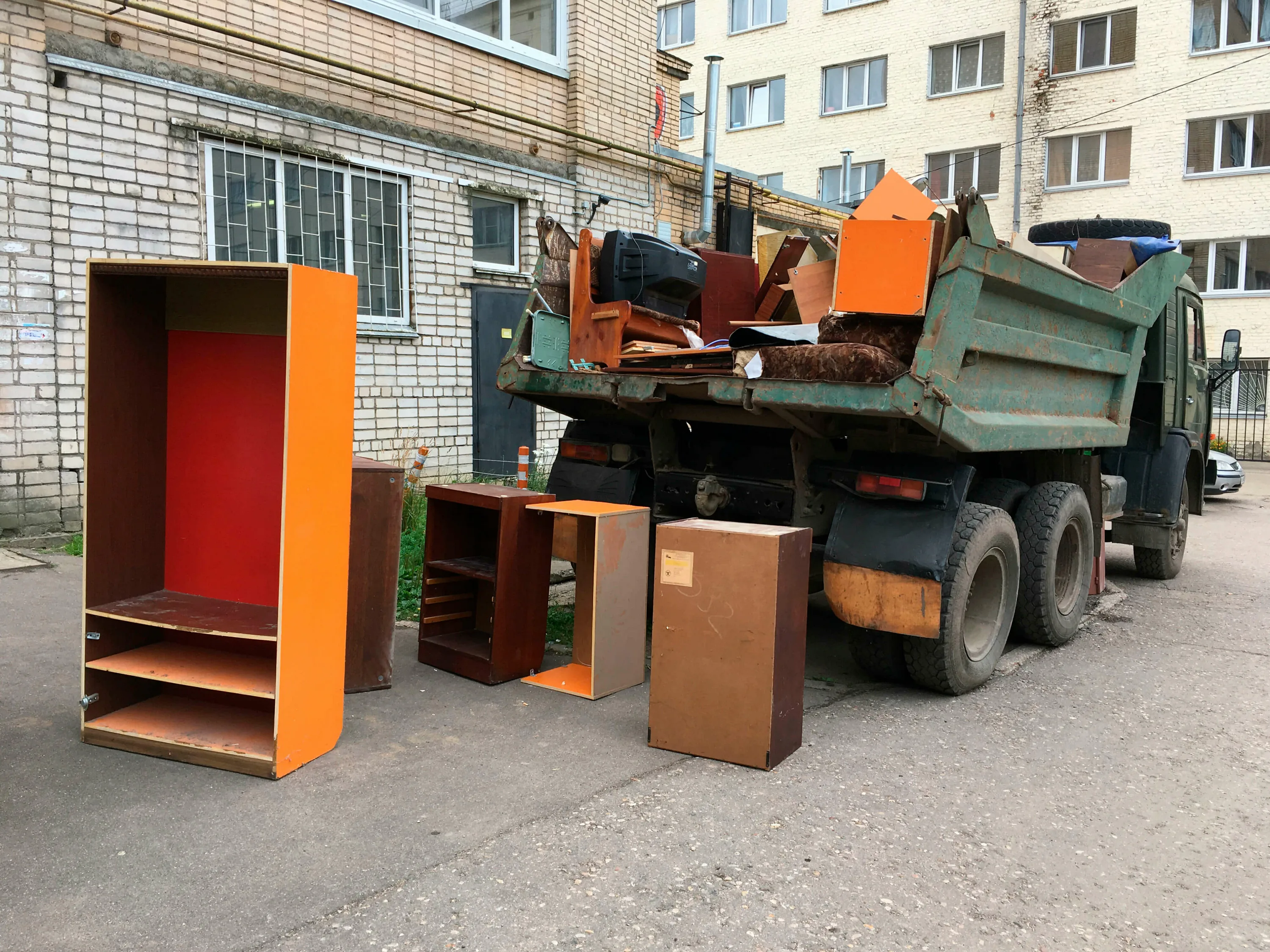 Утилизация старой мебели с вывозом и разбором в Грозном в октябре