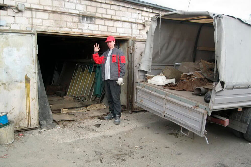 Вывоз мусора, хлама и старых вещей из гаража в Грозном от ПроМусор — услуги от 2411 руб., срочно и недорого