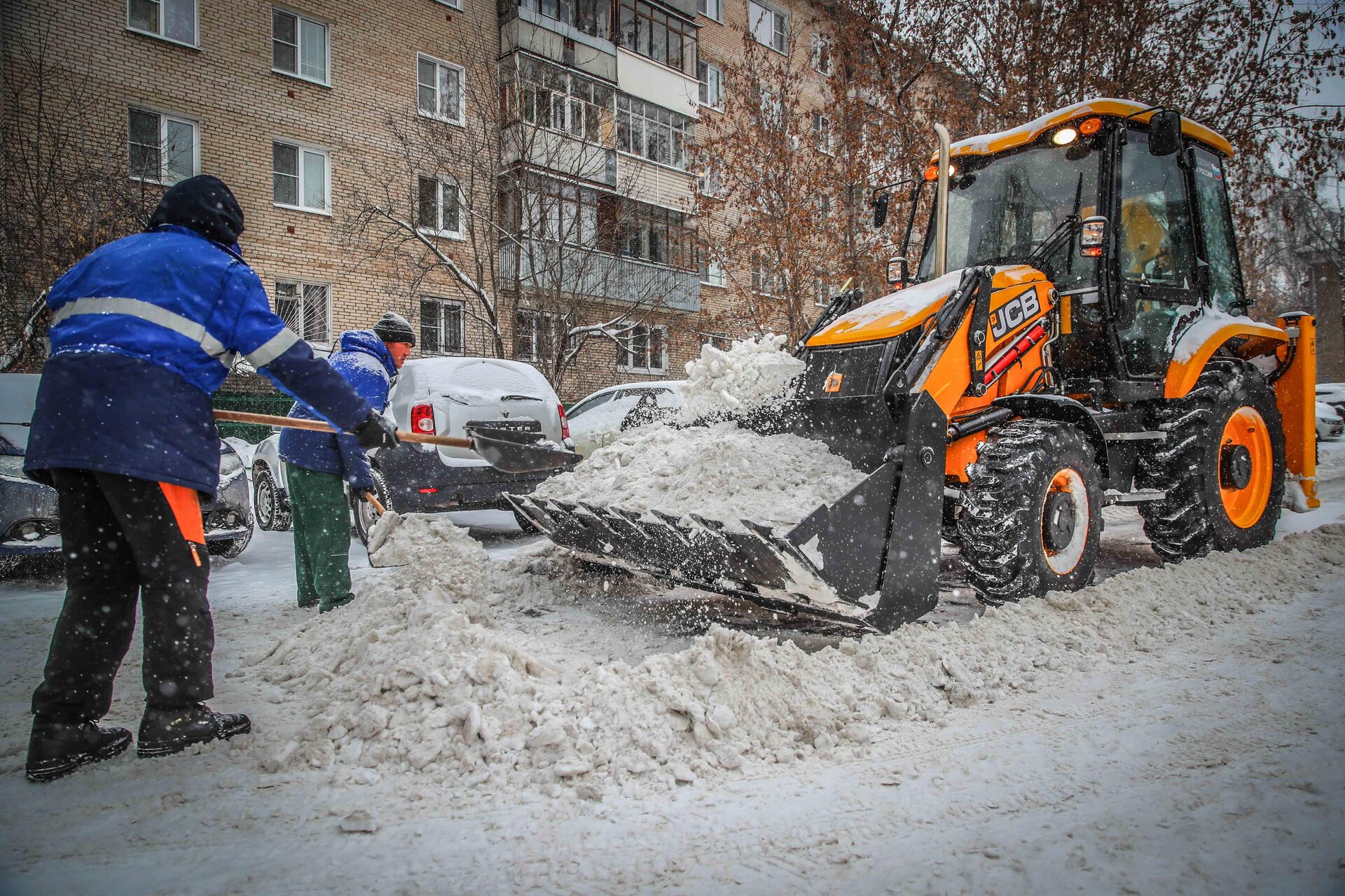 Очистка дворов от снега и наледи в Грозном — уборка снега, трактор и ручная, цены от 513 руб. | ПроМусор