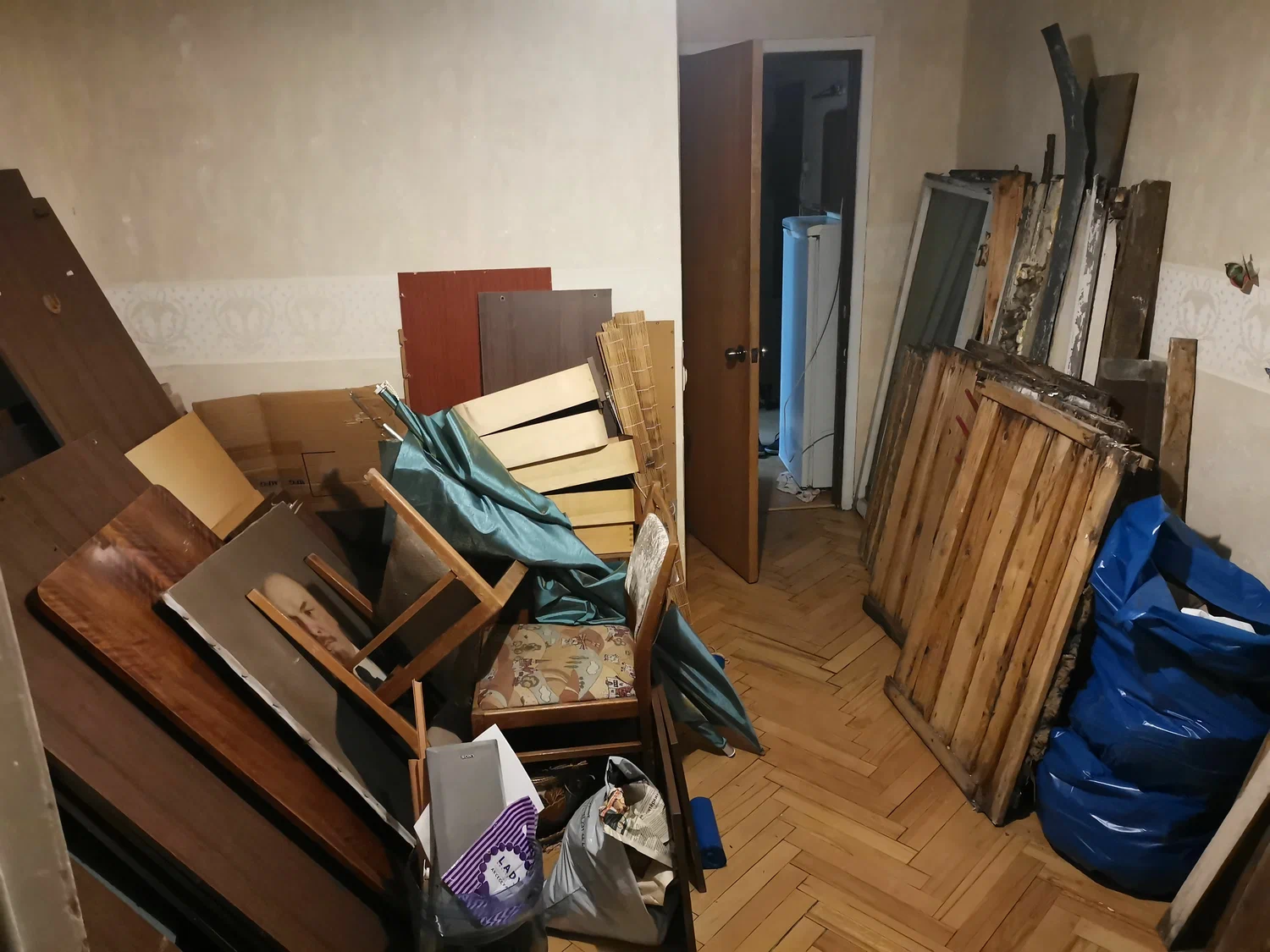 Демонтаж мебели с вывозом и утилизацией в Грозном в октябре